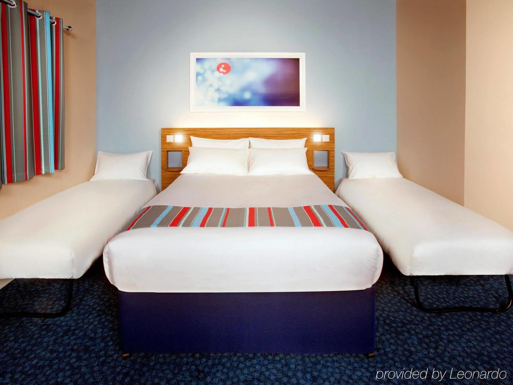 แทรเวลลอดจ์ ลิเวอร์พูล สโตนเดล พาร์ค Hotel ภายนอก รูปภาพ
